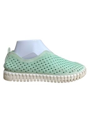 Isle Jacobsen Tulip Sneakers 7 Perforated Suede Scalloped Slip-on Shoes Green